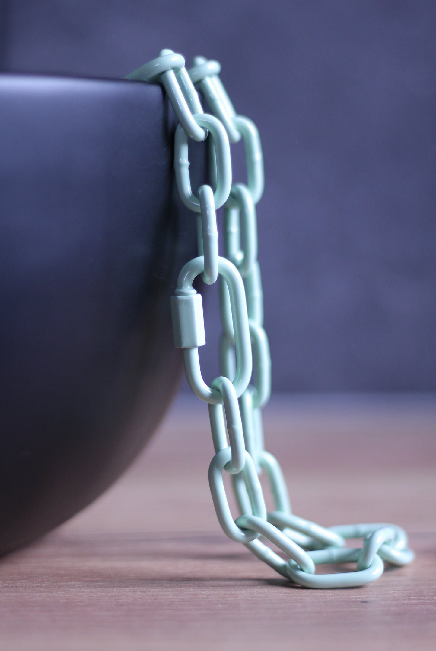 Short -part powder -coated chain