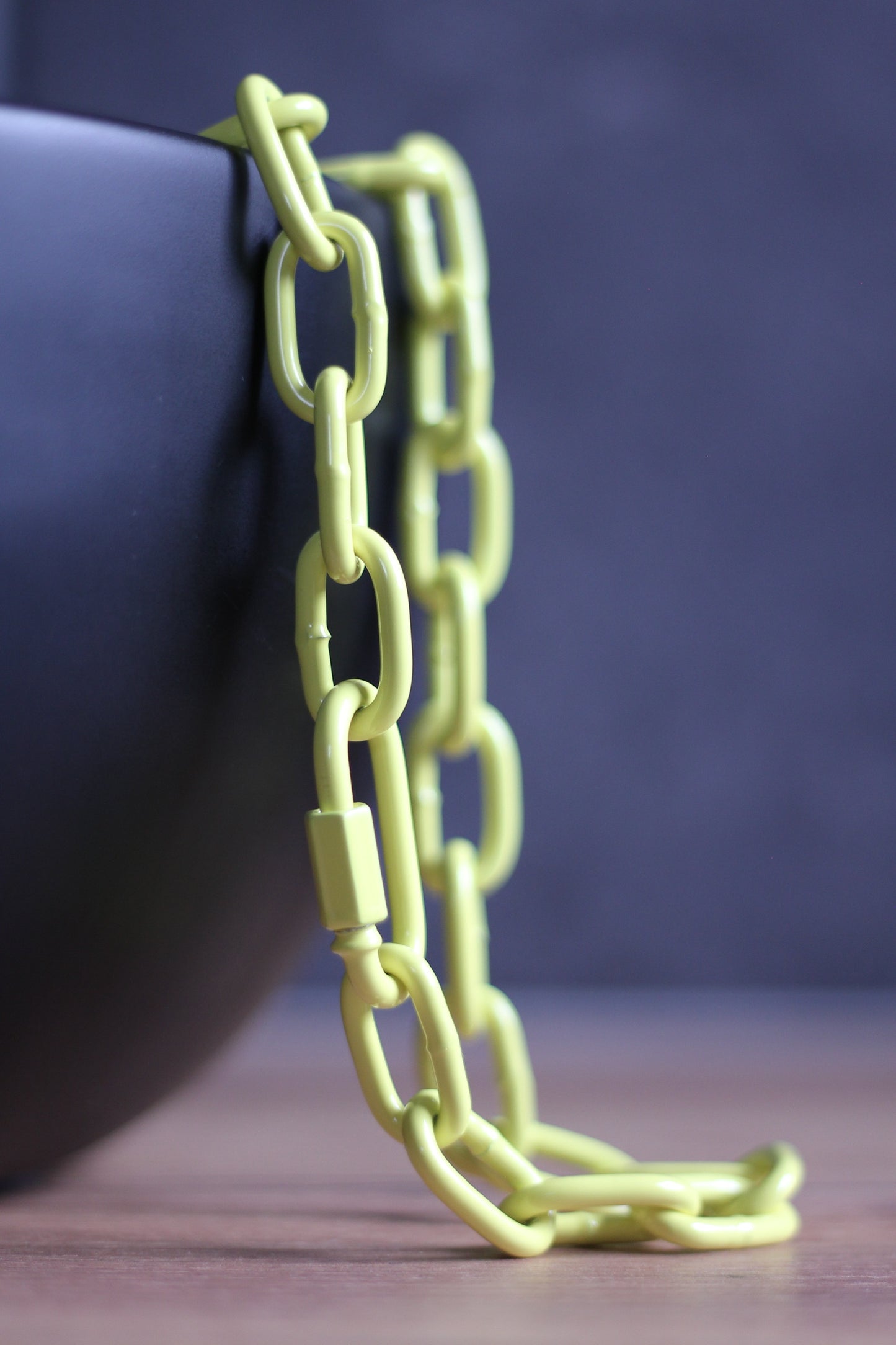 Short -part powder -coated chain